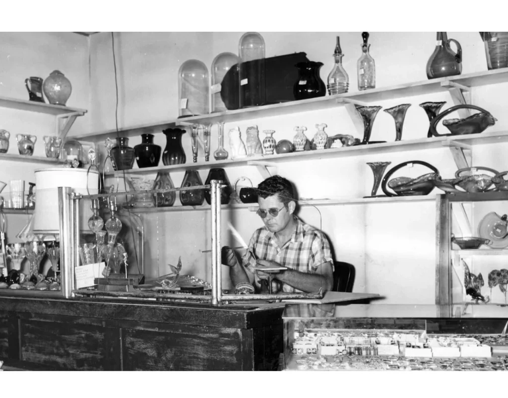 Richard J. Rasmussen glass artist, Knott's Berry Farm, creating glass figurines.